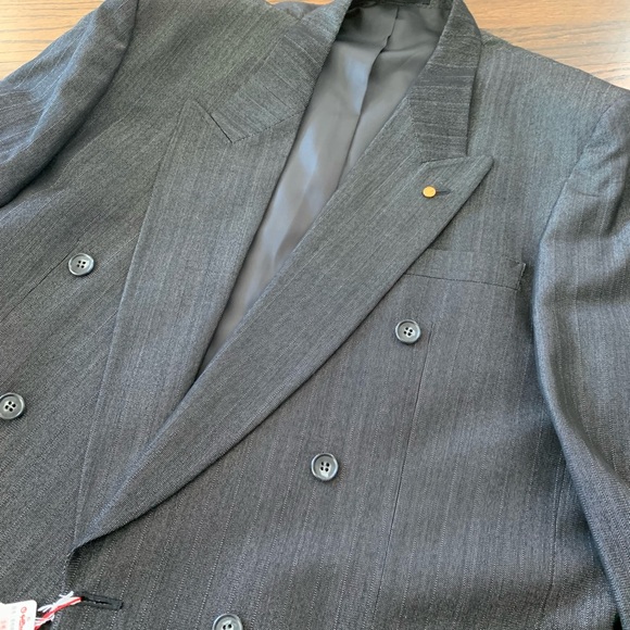 New Goldlion Men’s Suit Asia Sizing, around size 40 Canadian - Picture 4 of 16